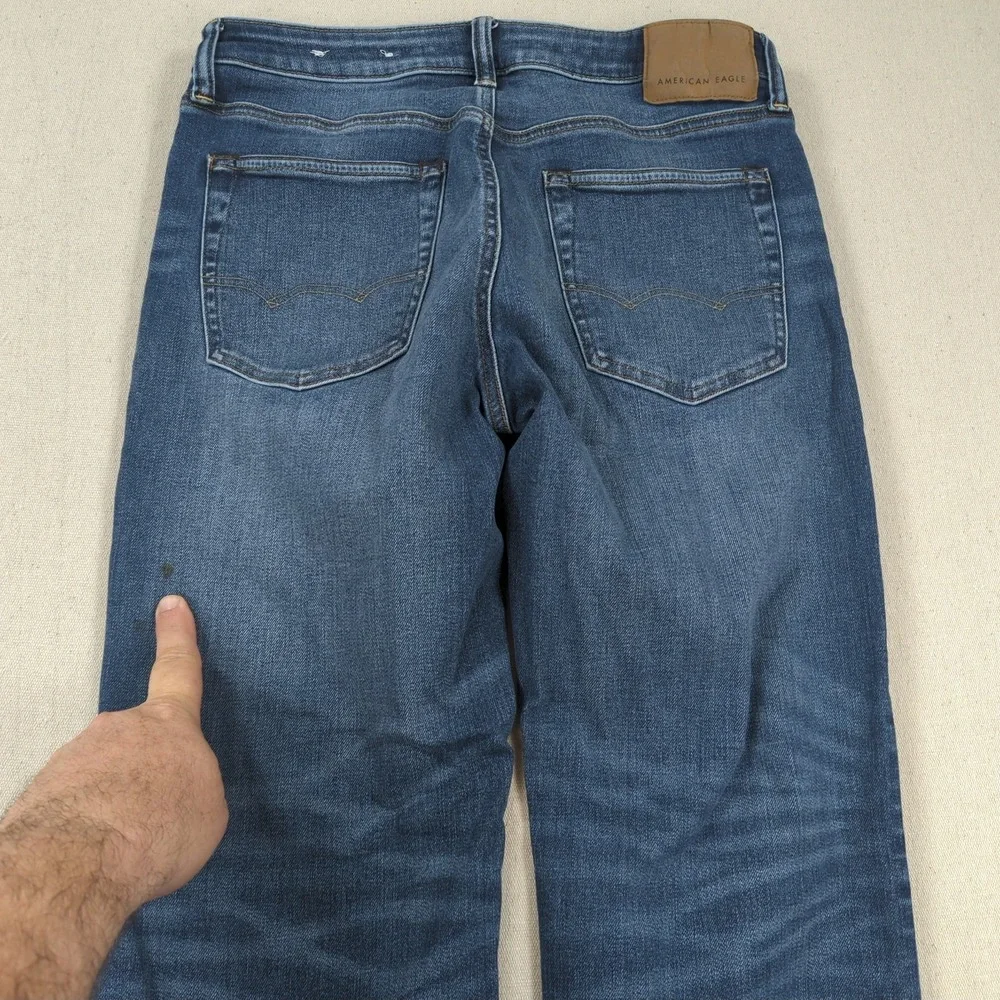 American Eagle Outfitters spot out ground